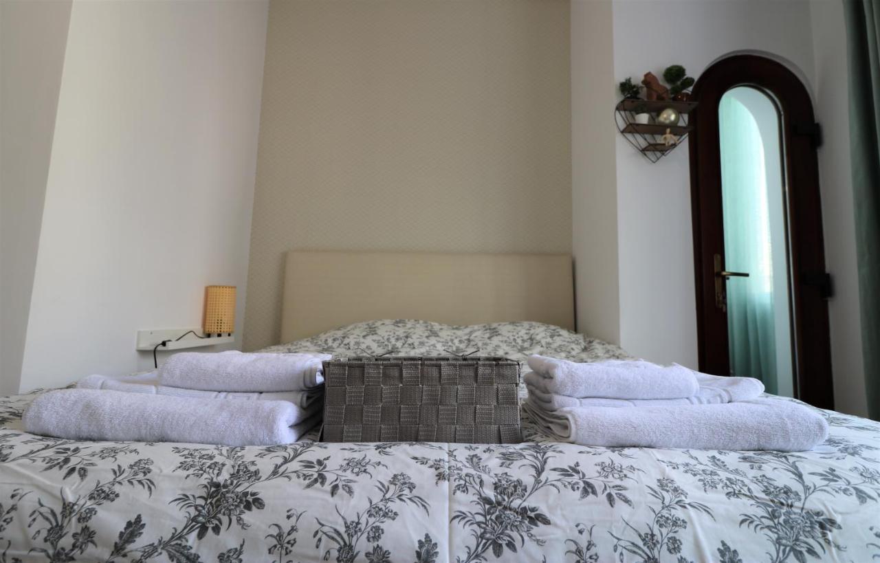Lovely City Center Apartment - Free Minibar ブカレスト エクステリア 写真