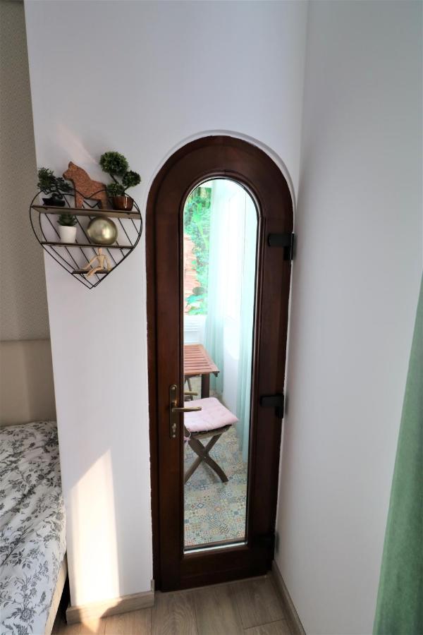 Lovely City Center Apartment - Free Minibar ブカレスト エクステリア 写真