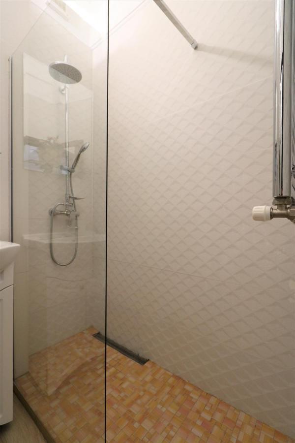 Lovely City Center Apartment - Free Minibar ブカレスト エクステリア 写真